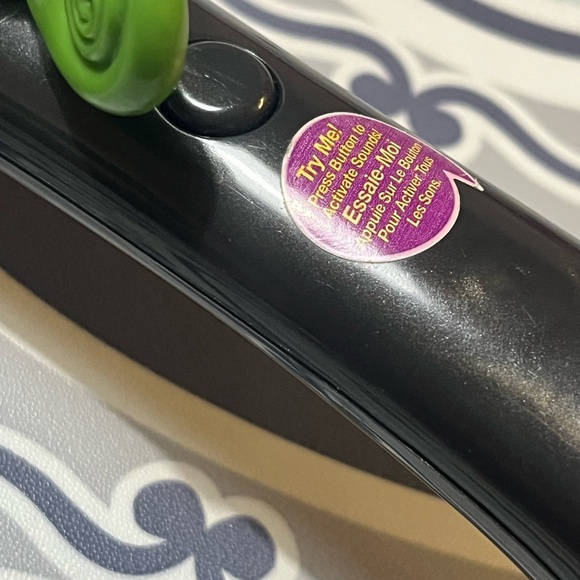 Disney Tangled Rapunzel Frying Pan Skillet Costume Toy w/Pascal figure on handle - Picture 5 of 6